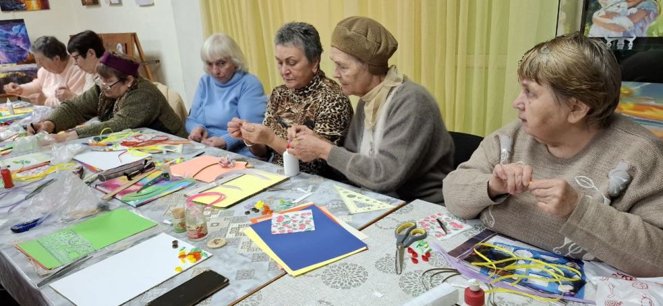 В Красном Луче прошёл мастер-класс для слушателей Университета третьего возраста В Красном Луче прошёл мастер-класс для слушателей Университета третьего возраста