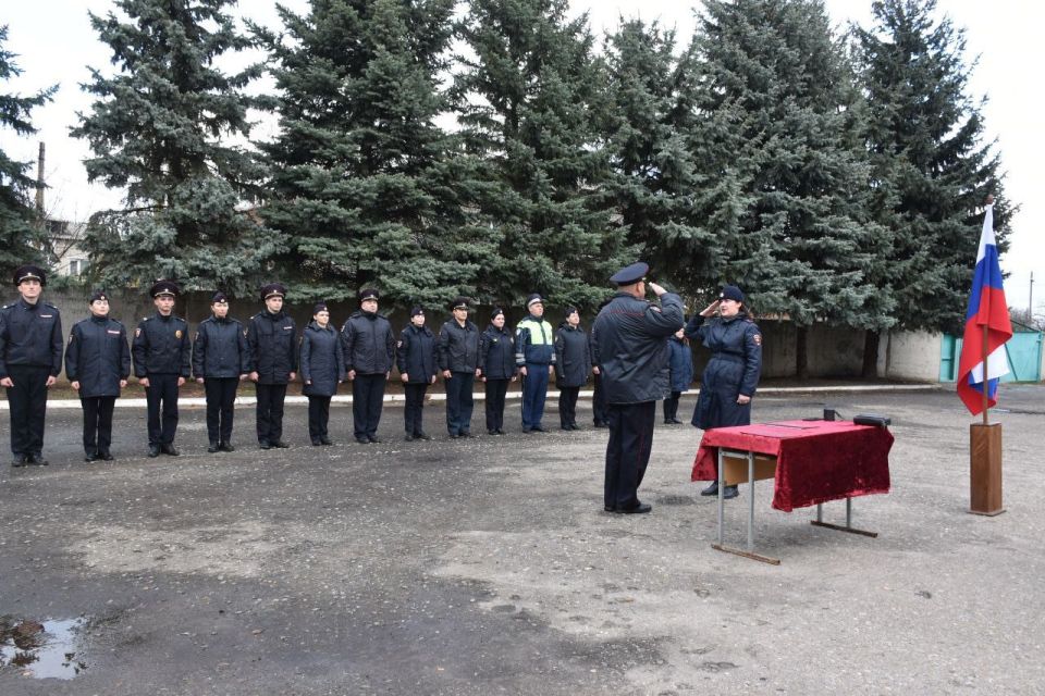 11Новопсковские правоохранители отметили профессиональный праздник Присягой и концертом 11Новопсковские правоохранители отметили профессиональный праздник Присягой и концертом