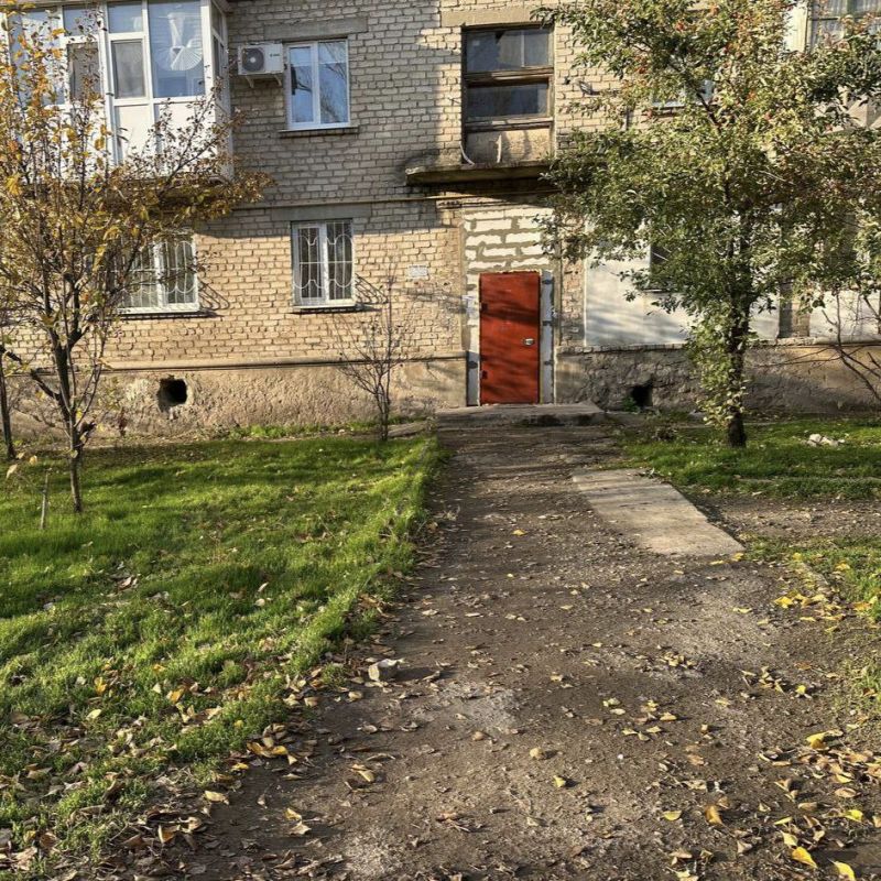 Луганский филиал Управляющей компании продолжает активные мероприятия по борьбе с осенним листопадом Луганский филиал Управляющей компании продолжает активные мероприятия по борьбе с осенним листопадом