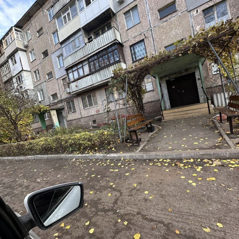 Луганский филиал Управляющей компании продолжает активные мероприятия по борьбе с осенним листопадом Луганский филиал Управляющей компании продолжает активные мероприятия по борьбе с осенним листопадом