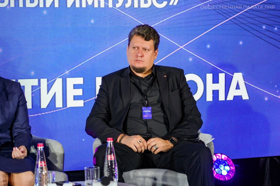 После торжественного открытия форума стартовала пленарная сессия «Гражданское общество — основа развития Луганска» После торжественного открытия форума стартовала пленарная сессия «Гражданское общество — основа развития Луганска»
