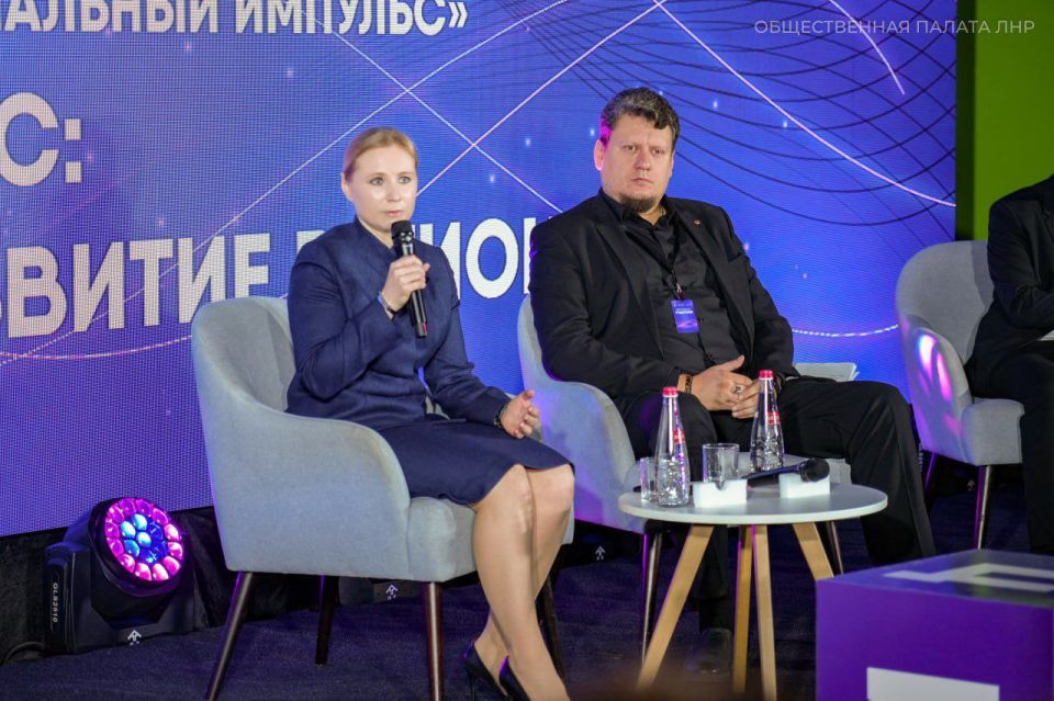 После торжественного открытия форума стартовала пленарная сессия «Гражданское общество — основа развития Луганска» После торжественного открытия форума стартовала пленарная сессия «Гражданское общество — основа развития Луганска»
