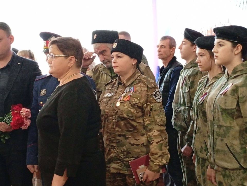 Альберт Зинченко: Сегодня Председатель Совета Станично-Луганского МО Татьяна Пономарева совместно с заместителем Главы Администрации Станично-Луганского МО, Героем Луганской Народной Республики Андреем Донцовым посетили... Альберт Зинченко: Сегодня Председатель Совета Станично-Луганского МО Татьяна Пономарева совместно с заместителем Главы Администрации Станично-Луганского МО, Героем Луганской Народной Республики Андреем Донцовым посетили...