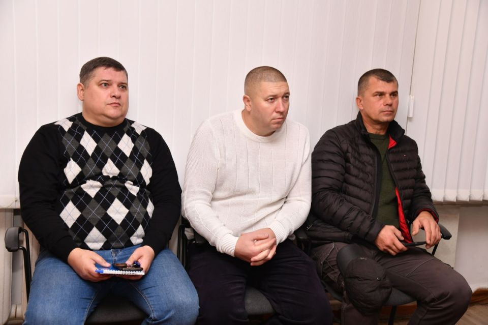 В Администрации Свердловского округа под руководством заместителя Министра строительства и ЖКХ РФ Валерия Леонова состоялось очередное совещание с административно-территориальными единицами (АТЕ) ЛНР, посвященное ходу... В Администрации Свердловского округа под руководством заместителя Министра строительства и ЖКХ РФ Валерия Леонова состоялось очередное совещание с административно-территориальными единицами (АТЕ) ЛНР, посвященное ходу...