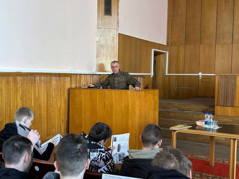 В г. Красный Луч ЛНР идет набор курсантов в высшие военные учебные заведения МО РФ