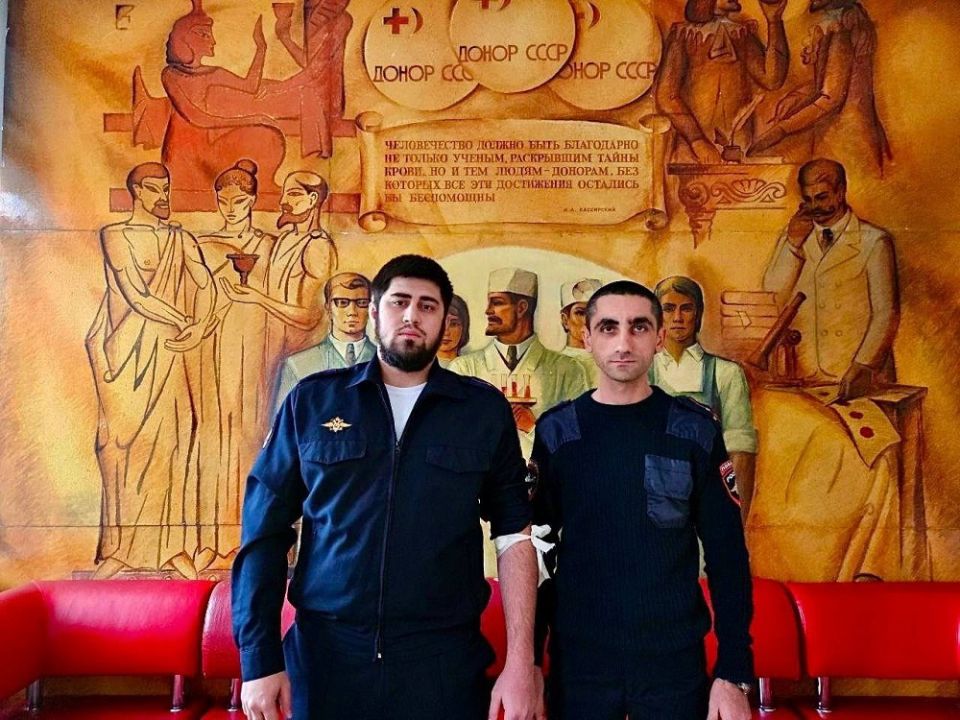 Транспортные полицейские Луганска приняли участие в благотворительной акции «Капля крови ради жизни» Транспортные полицейские Луганска приняли участие в благотворительной акции «Капля крови ради жизни»