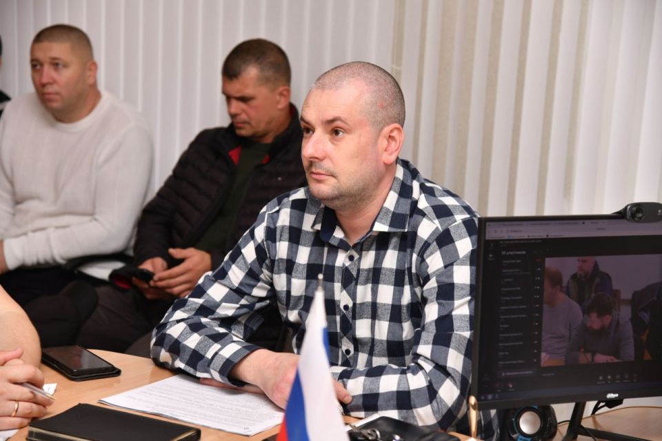 В Администрации Свердловского округа под руководством заместителя Министра строительства и ЖКХ РФ Валерия Леонова состоялось очередное совещание с административно-территориальными единицами (АТЕ) ЛНР, посвященное ходу... В Администрации Свердловского округа под руководством заместителя Министра строительства и ЖКХ РФ Валерия Леонова состоялось очередное совещание с административно-территориальными единицами (АТЕ) ЛНР, посвященное ходу...