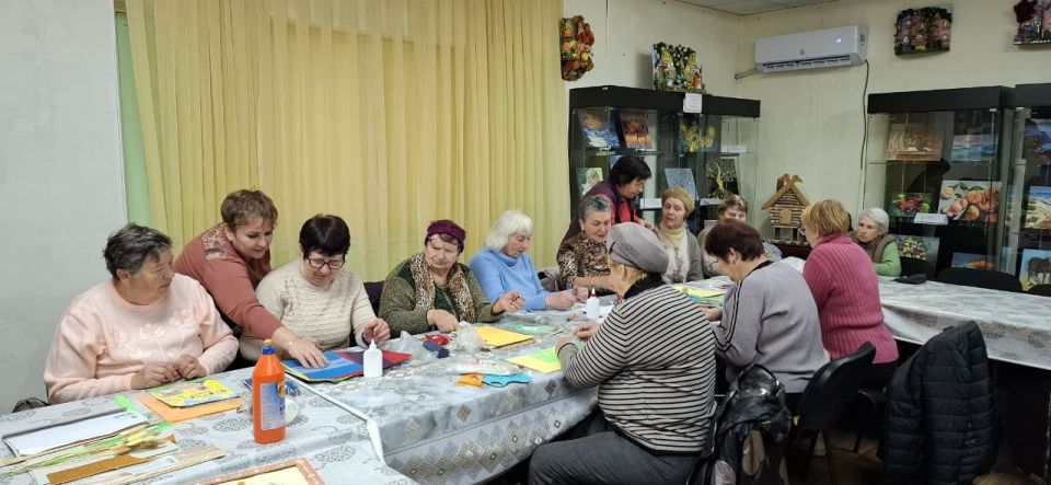 В Красном Луче прошёл мастер-класс для слушателей Университета третьего возраста В Красном Луче прошёл мастер-класс для слушателей Университета третьего возраста
