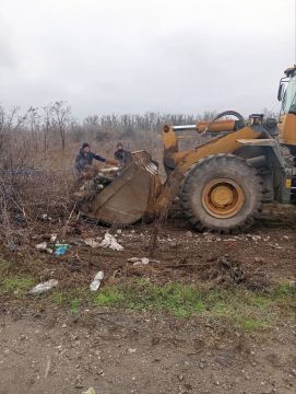 МУП "СКАТ" и сотрудники ООЖ Благовка продолжают работу по наведению порядка на территориях кладбищ городского округа