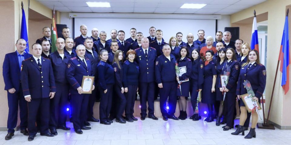 10 ноября в Беловодском районном доме культуры состоялись торжества и праздничный концерт ко Дню сотрудника органов внутренних дел «Незримый бой» 10 ноября в Беловодском районном доме культуры состоялись торжества и праздничный концерт ко Дню сотрудника органов внутренних дел «Незримый бой»