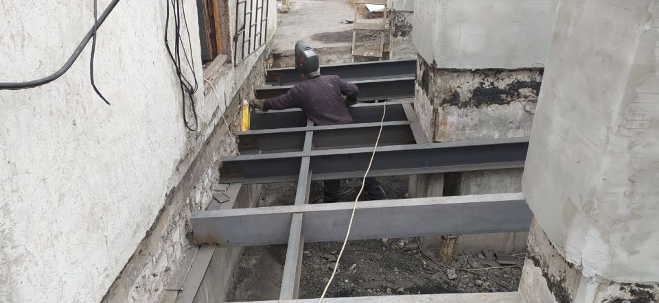 В рамках специального инфраструктурного проекта специалисты подрядной организации ООО СК «СТИЛЛ» продолжают работы по капитальному ремонту мягкой кровли многоквартирного жилого дома по адресу: город Краснодон, квартал... В рамках специального инфраструктурного проекта специалисты подрядной организации ООО СК «СТИЛЛ» продолжают работы по капитальному ремонту мягкой кровли многоквартирного жилого дома по адресу: город Краснодон, квартал...