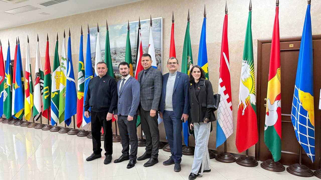 Татарстан делится опытом организации государственной и муниципальной службы с коллегами из новых регионов Татарстан делится опытом организации государственной и муниципальной службы с коллегами из новых регионов