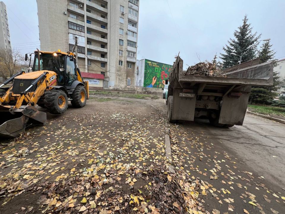 В рамках плана ремонта дорог Краснодонского муниципального округа на 2025 год продолжаются работы по обновлению участка внутриквартальной дороги по адресу: г. Краснодон, ул. Микроцентр, 1. Эти меры направлены на повышение... В рамках плана ремонта дорог Краснодонского муниципального округа на 2025 год продолжаются работы по обновлению участка внутриквартальной дороги по адресу: г. Краснодон, ул. Микроцентр, 1. Эти меры направлены на повышение...