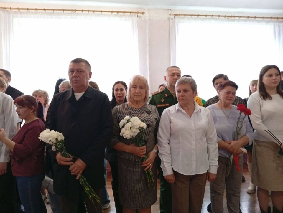 Альберт Зинченко: Сегодня Председатель Совета Станично-Луганского МО Татьяна Пономарева совместно с заместителем Главы Администрации Станично-Луганского МО, Героем Луганской Народной Республики Андреем Донцовым посетили... Альберт Зинченко: Сегодня Председатель Совета Станично-Луганского МО Татьяна Пономарева совместно с заместителем Главы Администрации Станично-Луганского МО, Героем Луганской Народной Республики Андреем Донцовым посетили...