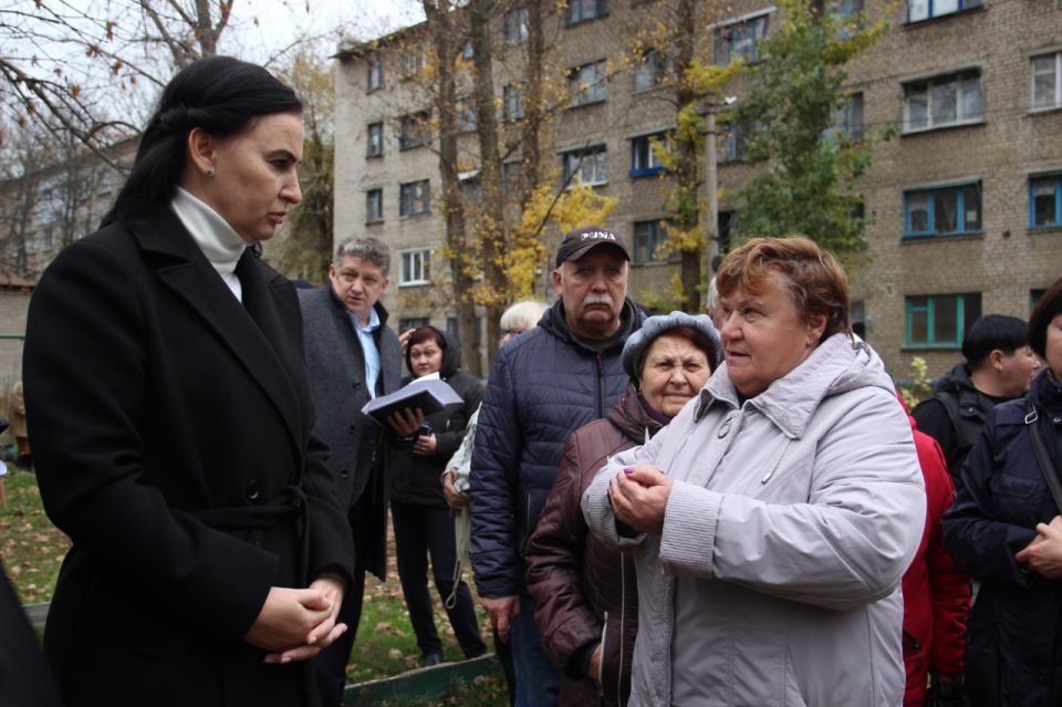 «Муниципальный диалог»: Луганские единороссы встретились с жителями квартала Пролетариата Донбасса «Муниципальный диалог»: Луганские единороссы встретились с жителями квартала Пролетариата Донбасса