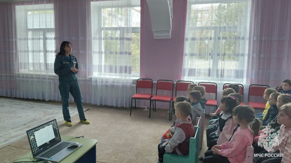 Правила безопасности должны знать все - от мала до велика! Правила безопасности должны знать все - от мала до велика!