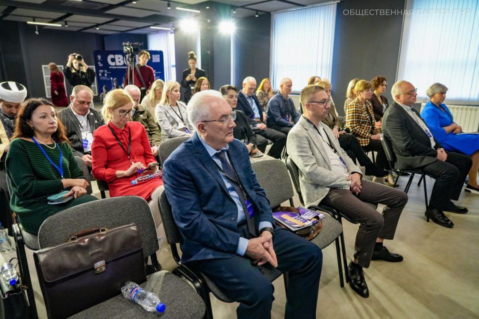 На форуме социального предпринимательства и гражданских инициатив состоялось расширенное заседание Общественной палаты ЛНР На форуме социального предпринимательства и гражданских инициатив состоялось расширенное заседание Общественной палаты ЛНР