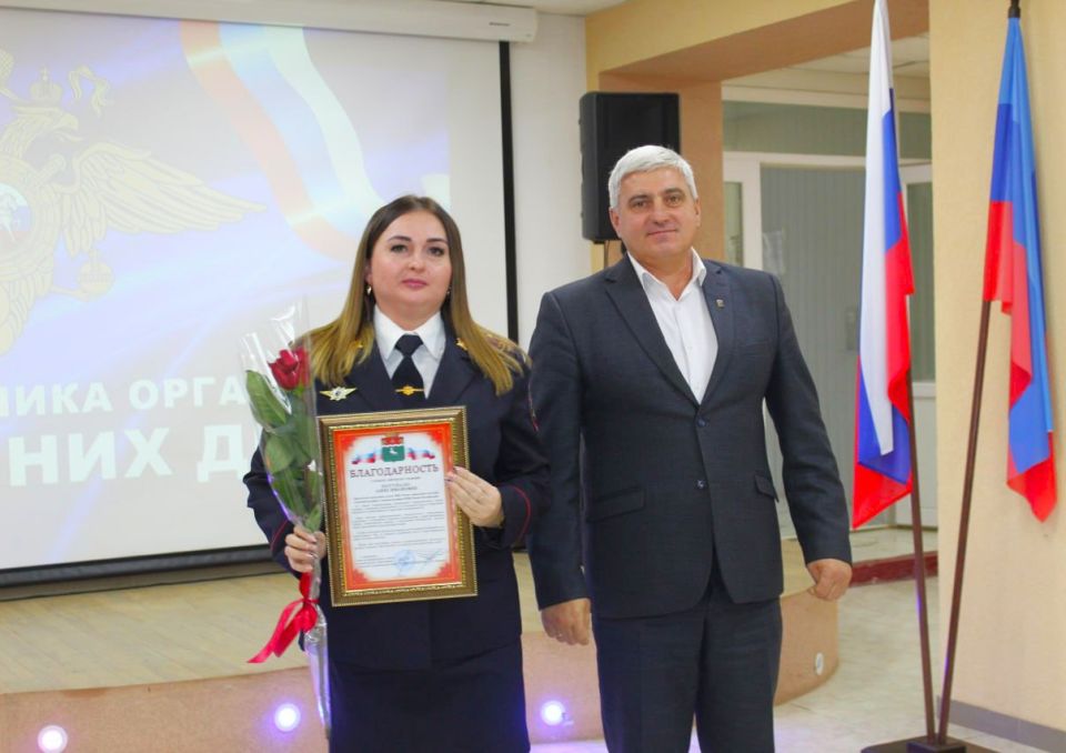 10 ноября в Беловодском районном доме культуры состоялись торжества и праздничный концерт ко Дню сотрудника органов внутренних дел «Незримый бой» 10 ноября в Беловодском районном доме культуры состоялись торжества и праздничный концерт ко Дню сотрудника органов внутренних дел «Незримый бой»