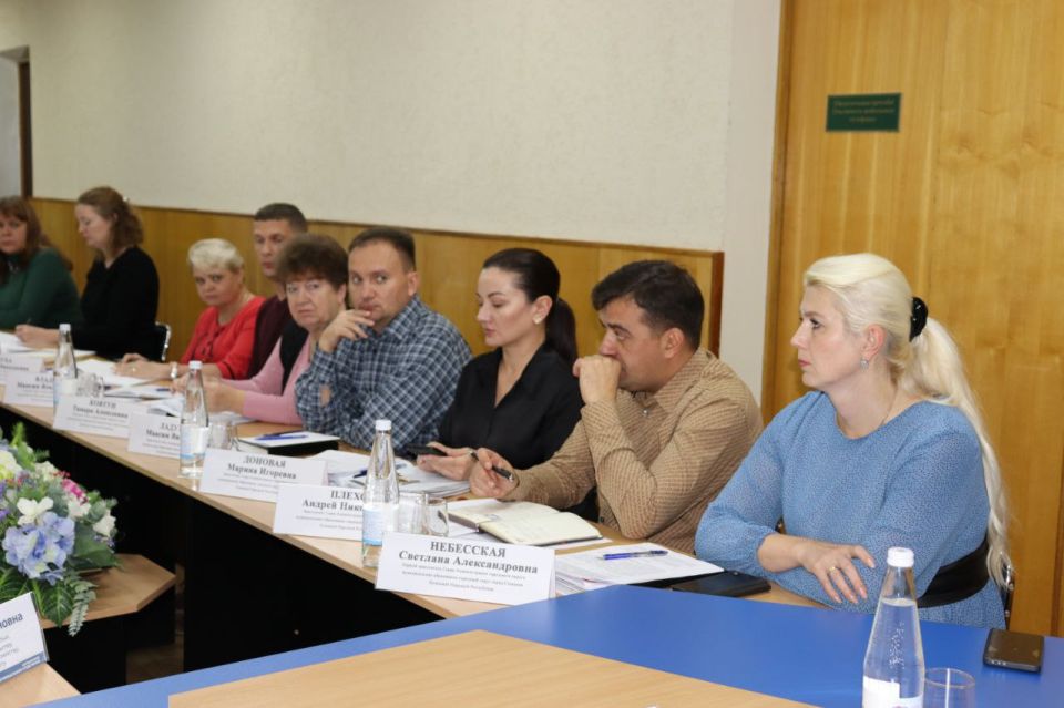 Наталия Жулинская: Сегодня провела аппаратное совещание с руководителями всех ключевых служб жизнеобеспечения города Наталия Жулинская: Сегодня провела аппаратное совещание с руководителями всех ключевых служб жизнеобеспечения города
