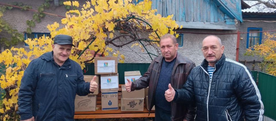 Оренбуржцы передали гуманитарную помощь для перевальчан Оренбуржцы передали гуманитарную помощь для перевальчан