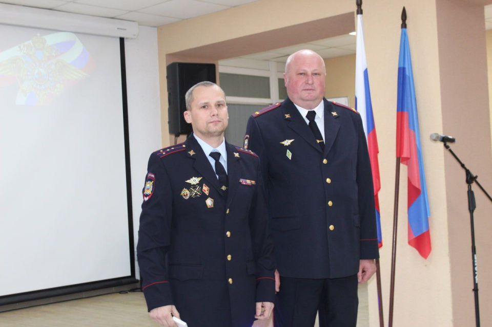 111В Беловодском ДК прошло торжество ко Дню сотрудника ОВД 111В Беловодском ДК прошло торжество ко Дню сотрудника ОВД