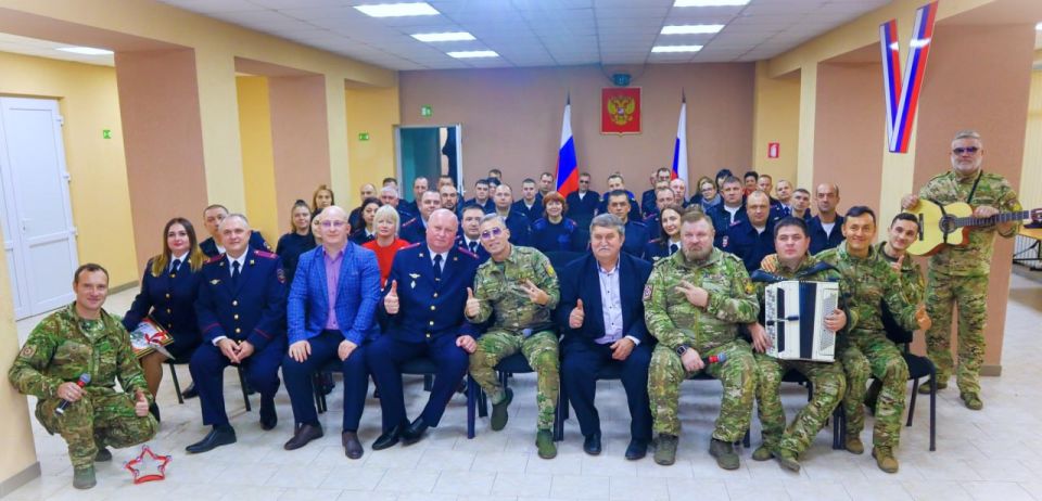 10 ноября в Беловодском районном доме культуры состоялись торжества и праздничный концерт ко Дню сотрудника органов внутренних дел «Незримый бой» 10 ноября в Беловодском районном доме культуры состоялись торжества и праздничный концерт ко Дню сотрудника органов внутренних дел «Незримый бой»