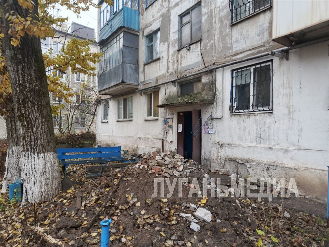 В Антраците ведутся работы по восстановлению функционирования системы водоотведения в одном из домов В Антраците ведутся работы по восстановлению функционирования системы водоотведения в одном из домов