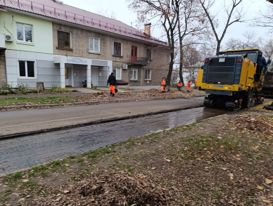 Сергей Крамаренко: В рамках реализации программы по благоустройству подрядная организация «Луганский автодор» приступили к ремонту участка автодороги в городе Зимогорье по улице Луначарского Сергей Крамаренко: В рамках реализации программы по благоустройству подрядная организация «Луганский автодор» приступили к ремонту участка автодороги в городе Зимогорье по улице Луначарского