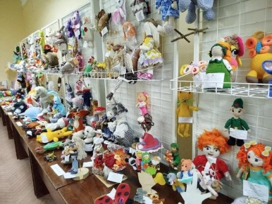 В Луганске открылась выставка-конкурс «В мире игрушек»