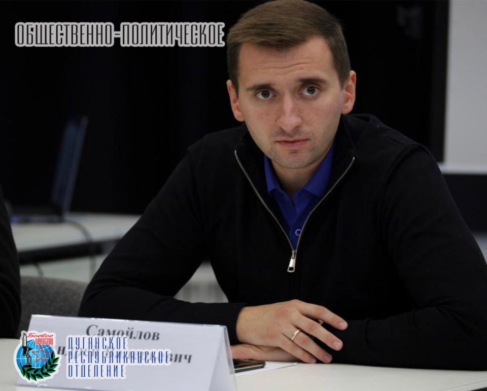 22 октября в луганском Доме молодежи прошло рабочее совещание Социального Комитета, в рамках которого были рассмотрены проблемные вопросы в сфере молодежной политики 22 октября в луганском Доме молодежи прошло рабочее совещание Социального Комитета, в рамках которого были рассмотрены проблемные вопросы в сфере молодежной политики