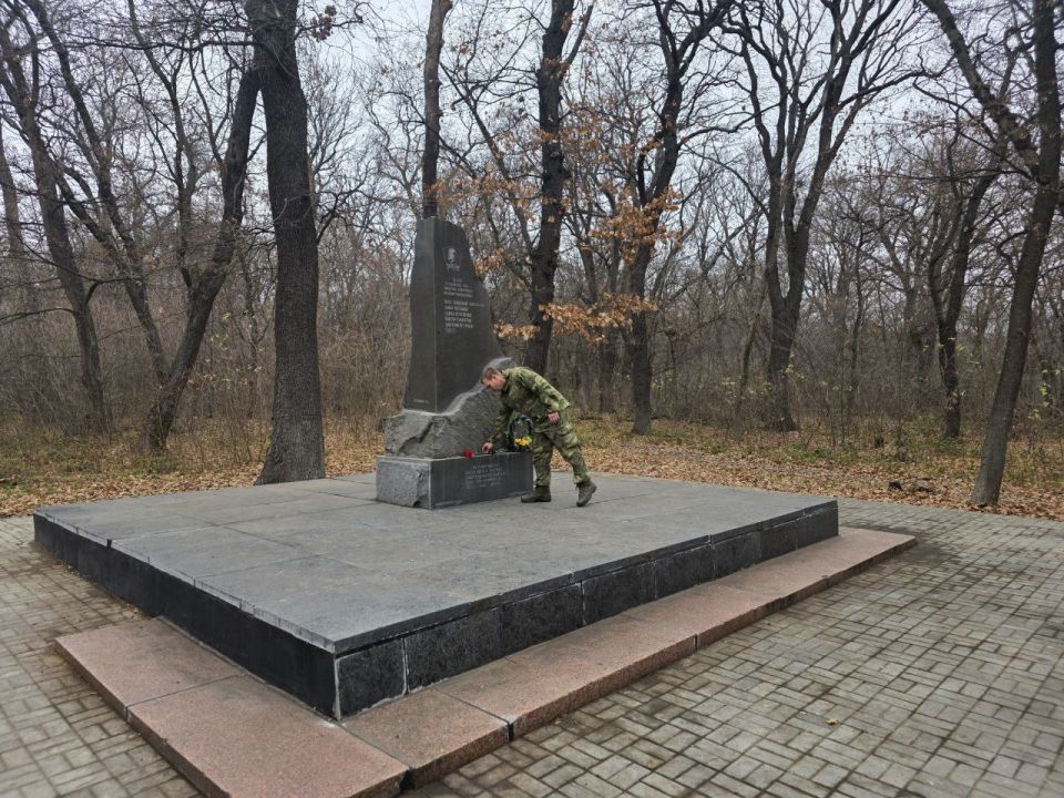 Воспитанники Ровеньковского центра детского, юношеского туризма и краеведения совместно с представителями Росгвардии приняли участие в субботнике на территории Гремучего леса Воспитанники Ровеньковского центра детского, юношеского туризма и краеведения совместно с представителями Росгвардии приняли участие в субботнике на территории Гремучего леса