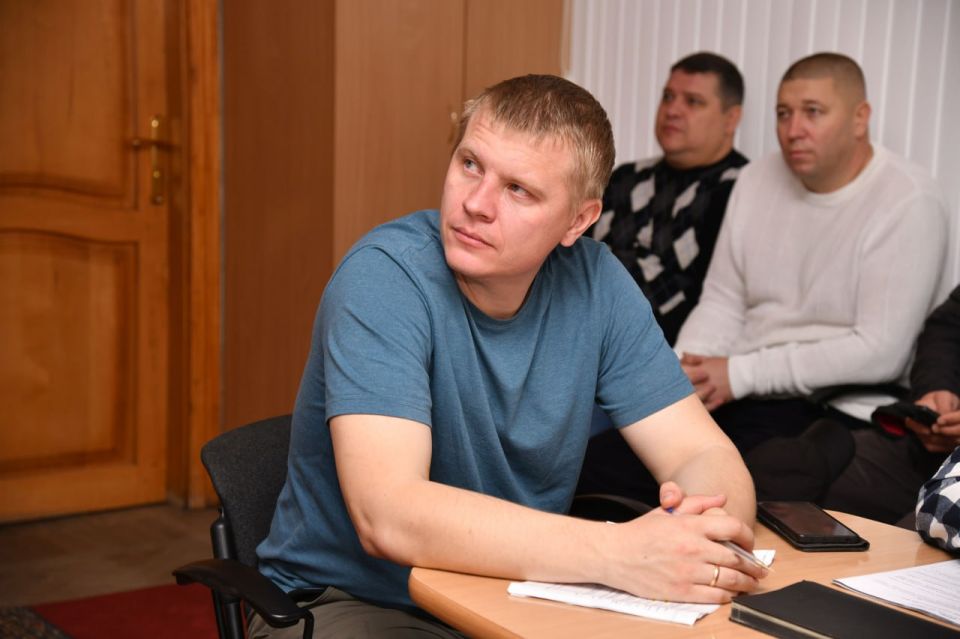 В Администрации Свердловского округа под руководством заместителя Министра строительства и ЖКХ РФ Валерия Леонова состоялось очередное совещание с административно-территориальными единицами (АТЕ) ЛНР, посвященное ходу... В Администрации Свердловского округа под руководством заместителя Министра строительства и ЖКХ РФ Валерия Леонова состоялось очередное совещание с административно-территориальными единицами (АТЕ) ЛНР, посвященное ходу...