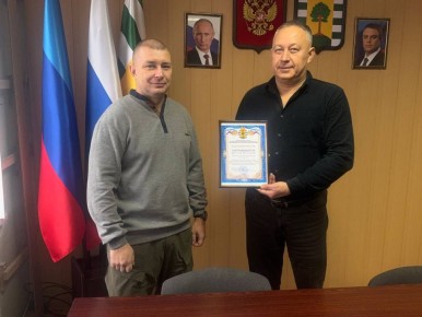 Евгений Шаталин: Выразил благодарность за помощь в восстановлении города строительным организациям и вручил благодарственные письма