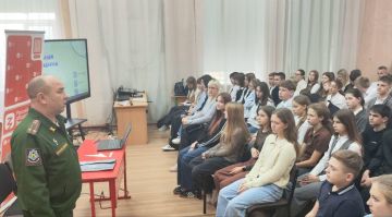 В ГБОУ ЛНР «Старобельская средняя школа № 3» состоялось важное и значимое мероприятие, посвященное военно-патриотическому воспитанию молодежи