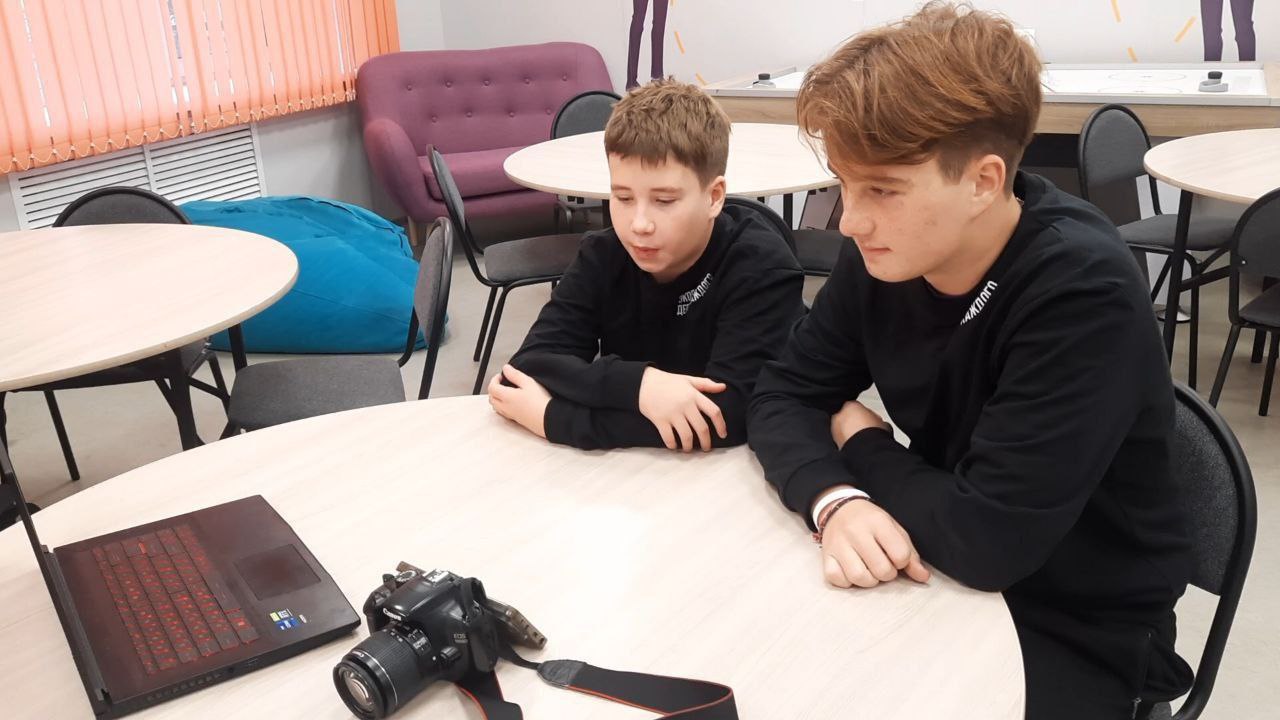 Талантливые ученики Брянковской специализированная школы №1 и Брянковской ГСЮТ Осадчук Николай и Осадчук Александр, одержали блестящую победу во Всероссийском конкурсе «Я гражданин России»! Талантливые ученики Брянковской специализированная школы №1 и Брянковской ГСЮТ Осадчук Николай и Осадчук Александр, одержали блестящую победу во Всероссийском конкурсе «Я гражданин России»!