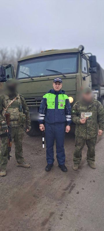 Сотрудники ОГИБДД ОМВД России «Краснодонский» совместно с ВАИ провели профилактическое мероприятие для военнослужащих Сотрудники ОГИБДД ОМВД России «Краснодонский» совместно с ВАИ провели профилактическое мероприятие для военнослужащих