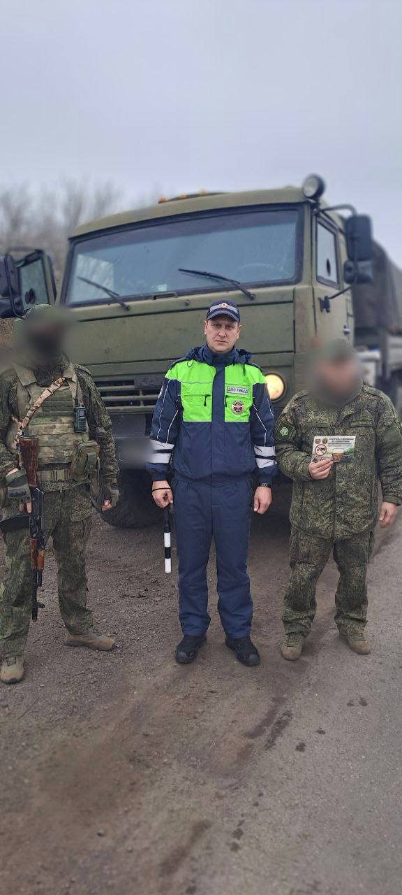 Сотрудники ОГИБДД ОМВД России «Краснодонский» совместно с ВАИ провели профилактическое мероприятие для военнослужащих Сотрудники ОГИБДД ОМВД России «Краснодонский» совместно с ВАИ провели профилактическое мероприятие для военнослужащих