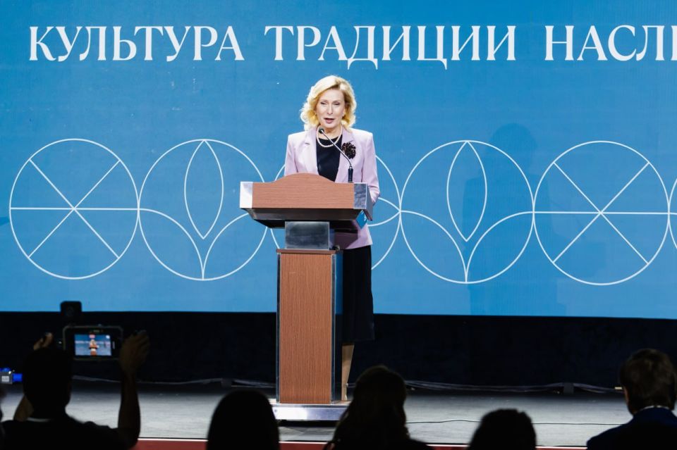 Дарья Лантратова: Если крикнет рать святая:. «Кинь ты Русь, живи в раю!» Дарья Лантратова: Если крикнет рать святая:. «Кинь ты Русь, живи в раю!»
