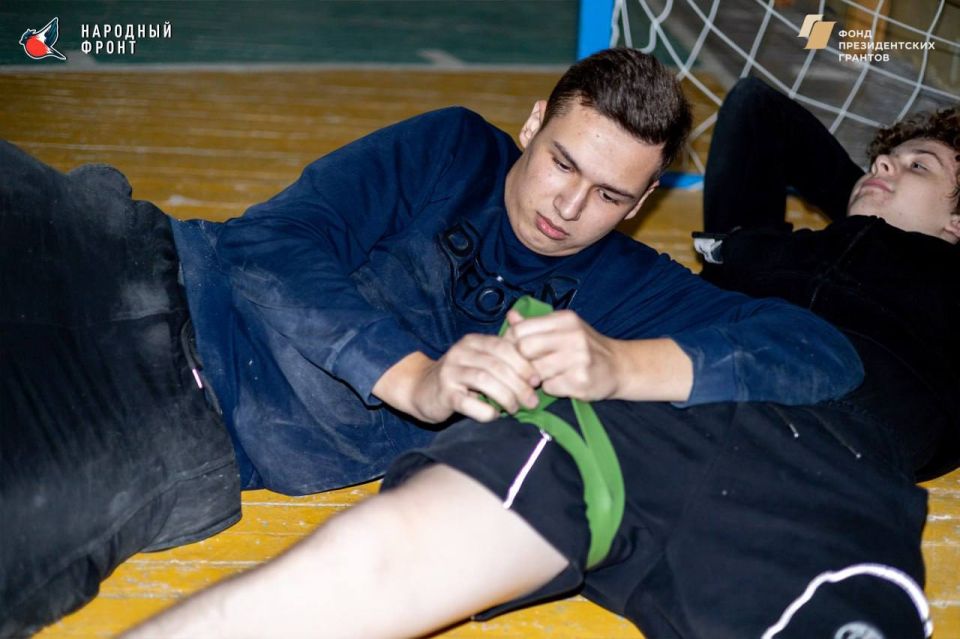 Закрепили знания школьников из ГБОУ ЛНР "ГИМНАЗИЯ № 52" по программе "СТОП КРОВЬ" Закрепили знания школьников из ГБОУ ЛНР "ГИМНАЗИЯ № 52" по программе "СТОП КРОВЬ"