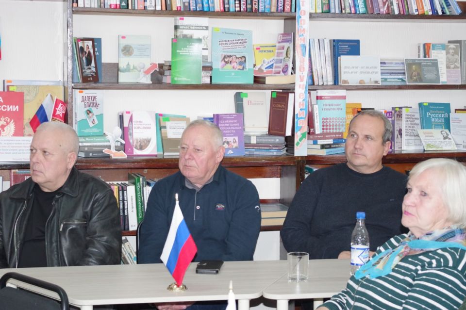 В Славяносербской центральной библиотеке состоялось открытие выставки «Без срока давности» В Славяносербской центральной библиотеке состоялось открытие выставки «Без срока давности»