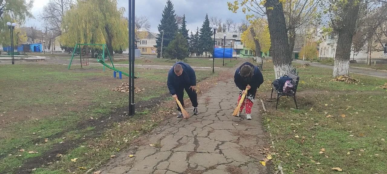 В пгт Дубовский состоялся общепоселковый субботник, в котором приняли участие сотрудники отдела по делам территорий Администрации Антрацитовского муниципального округа, ДК пгт Дубовский, участка Дубовский, трудовой коллектив... В пгт Дубовский состоялся общепоселковый субботник, в котором приняли участие сотрудники отдела по делам территорий Администрации Антрацитовского муниципального округа, ДК пгт Дубовский, участка Дубовский, трудовой коллектив...