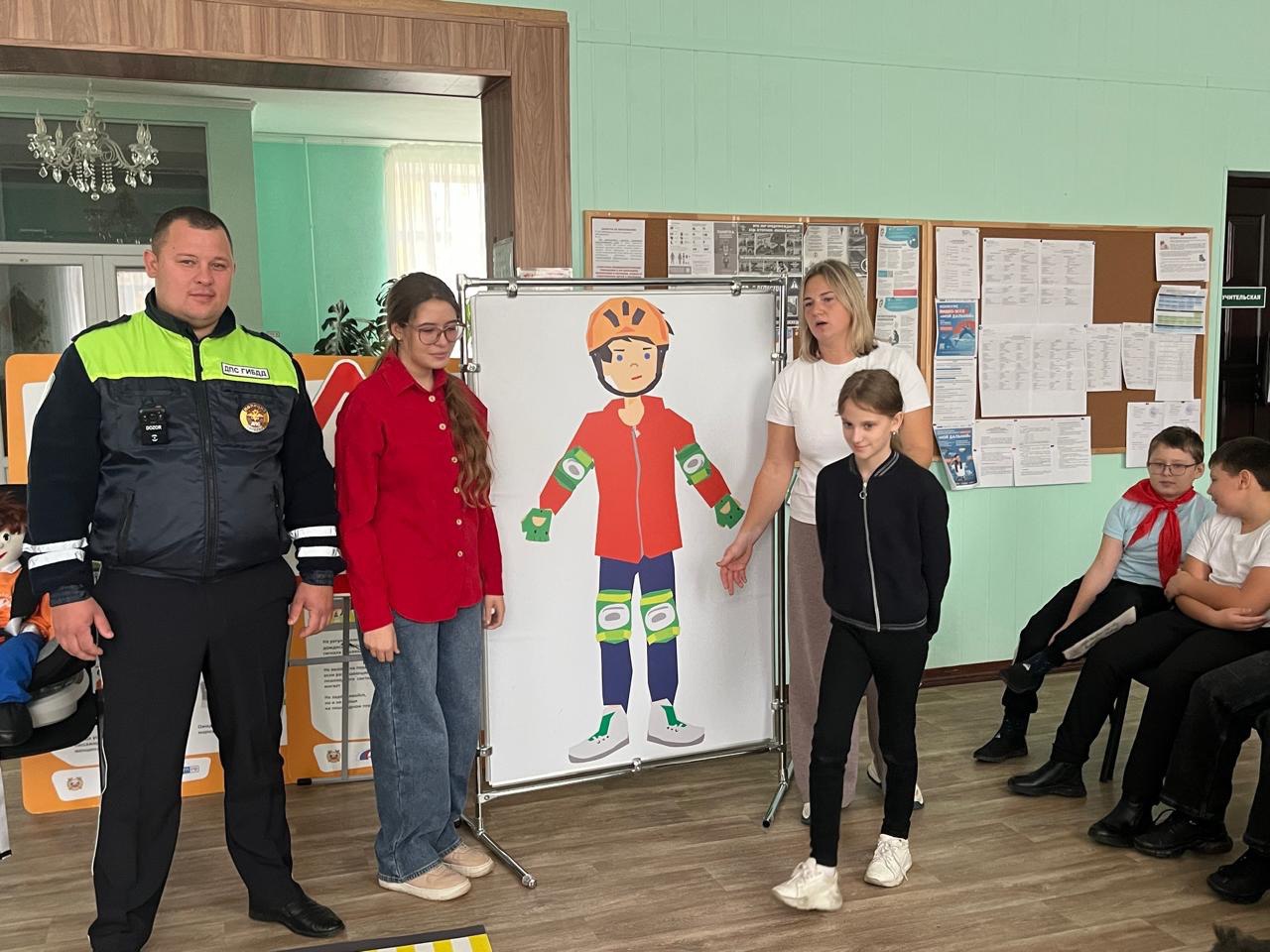 Сотрудники Госавтоинспекции осуществили профилактический визит в Республиканский учебно-реабилитационный центр «Хрусталик»