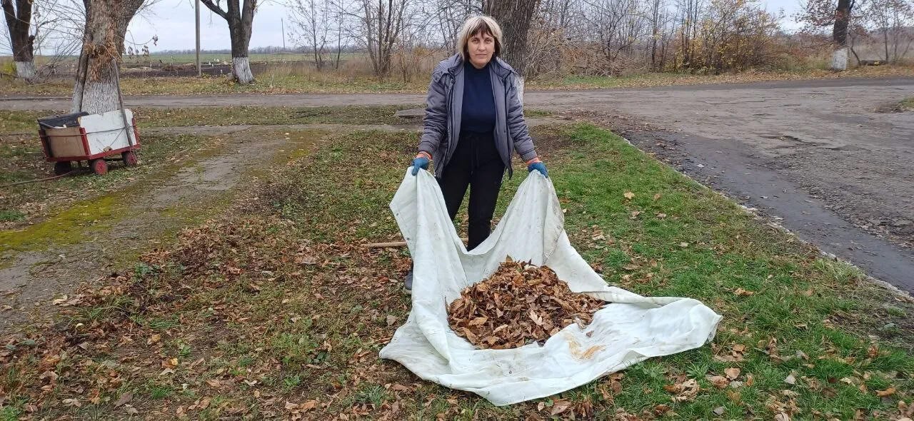 В пгт Дубовский состоялся общепоселковый субботник, в котором приняли участие сотрудники отдела по делам территорий Администрации Антрацитовского муниципального округа, ДК пгт Дубовский, участка Дубовский, трудовой коллектив... В пгт Дубовский состоялся общепоселковый субботник, в котором приняли участие сотрудники отдела по делам территорий Администрации Антрацитовского муниципального округа, ДК пгт Дубовский, участка Дубовский, трудовой коллектив...