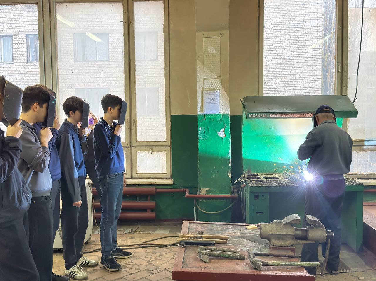 Ярмарка учебных рабочих мест для выпускников прошла в Лутугино Ярмарка учебных рабочих мест для выпускников прошла в Лутугино