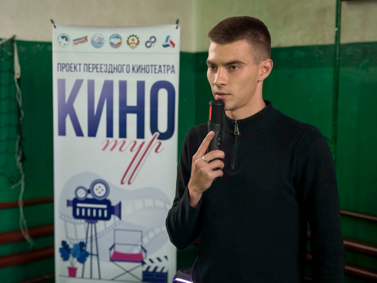 Константин Бутримов: Переездной кинотеатр продолжает работу в посёлках Антрацитовского муниципального округа