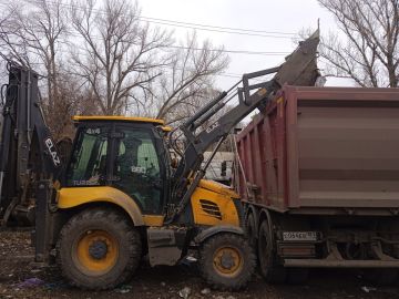 Фотофакт: В поселке Северо-Гундорвоский провели работы по вывозу мусора