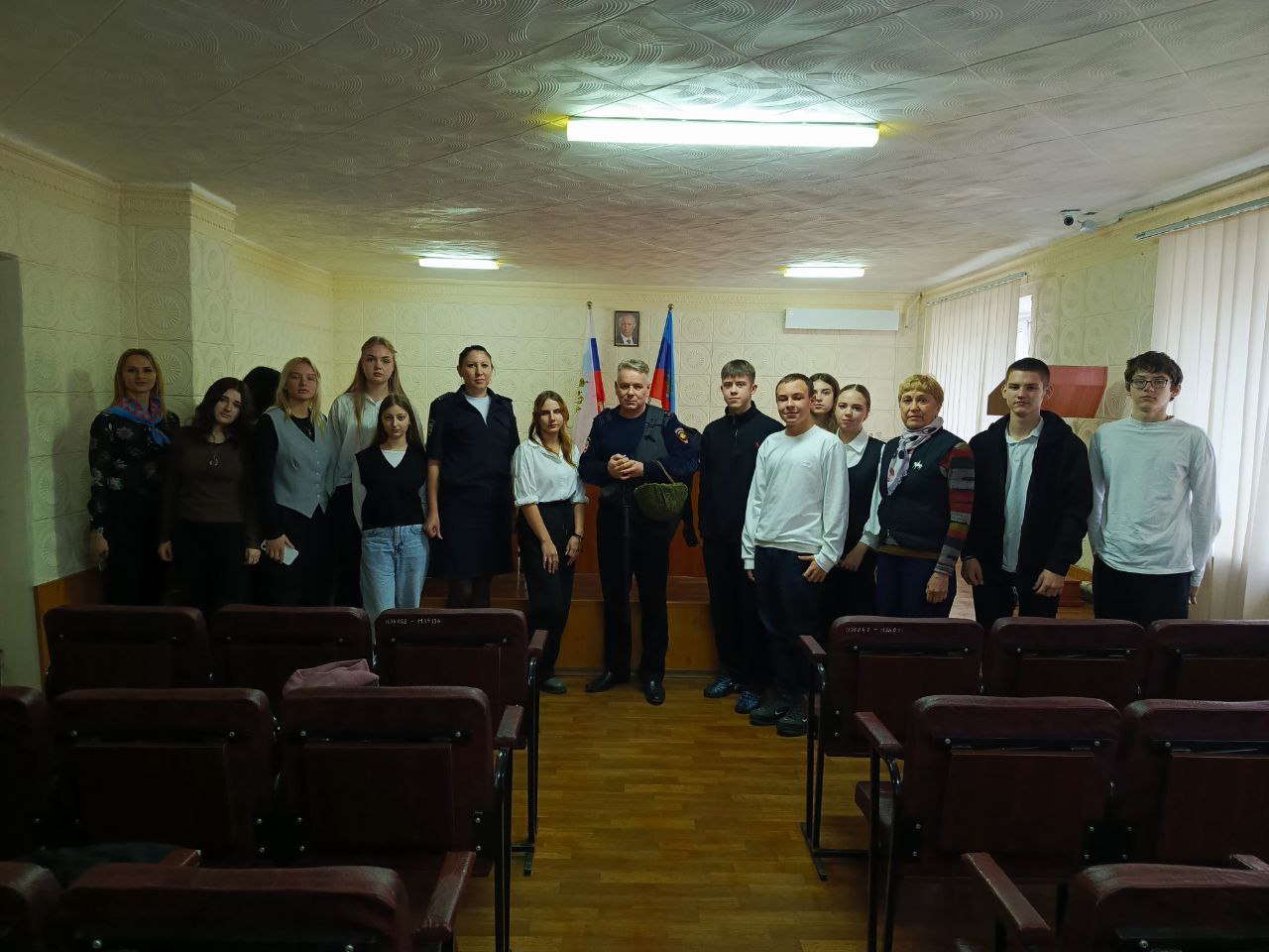 Ученики Ровеньковской школы №6 им. О.В. Анащенко, при активной поддержке местного отделения Республиканского центра занятости, совершили познавательный визит в ОМВД России "Ровеньковский" , главной целью которого стала...