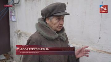 Специалисты Единой управляющей компании приступили к замене водовода в многоквартирном доме Антрацита