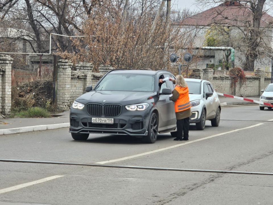В Луганске проходит профилактическая акция «Внимание, переезд!» В Луганске проходит профилактическая акция «Внимание, переезд!»