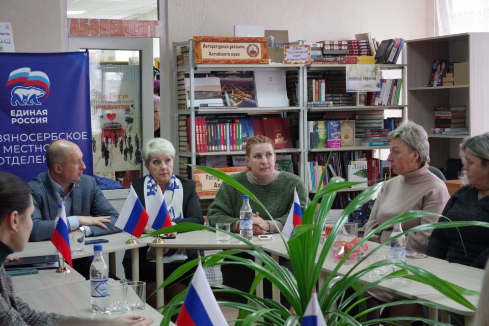 В Славяносербской центральной библиотеке состоялось открытие выставки «Без срока давности» В Славяносербской центральной библиотеке состоялось открытие выставки «Без срока давности»